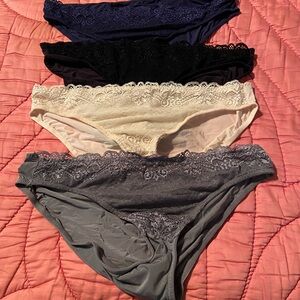Four Vera Wang size 7/Large laced underwear